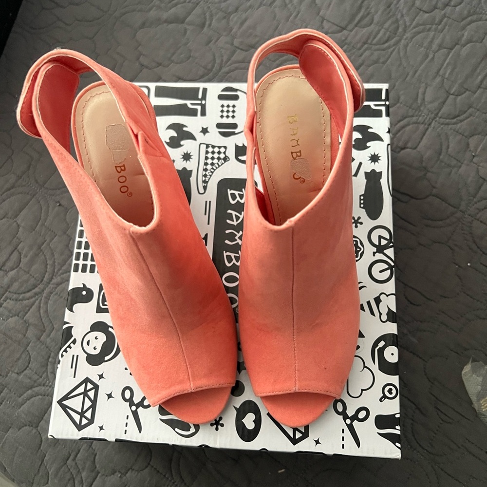 Peach colored block heels barely used size 7/2